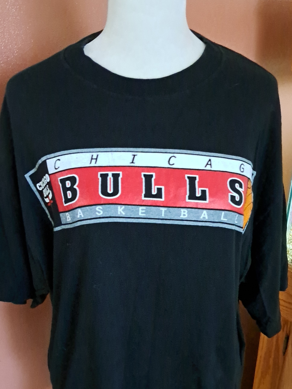 STARTER Chicago Bulls Black Short Sleeve Graphic Tee